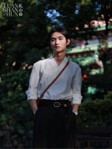 เสื้อเชิ้ตแขนยาวผ้าไหม Lyocell ทรงตรง ดีไซน์เรียบง่าย ฤดูใบไม้ร่วง/ฤดูหนาว เสื้อเชิ้ตคอวีแบบสวมหัว ทรงหลวม สำหรับผู้ชาย