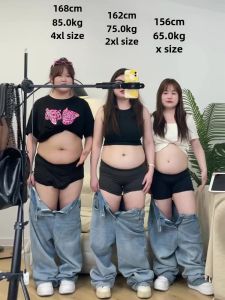 High-Waist Pear-Shaped Curvy Jeans for Women Plus Size Wide-Leg Straight Pants with Thigh Emphasis Dark Color Regular Thickness