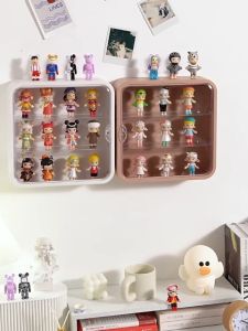 LVNI ตะแกรงเก็บและจัดแสดงบล็อกเกอร์ลึกลับ กล่องจัดแสดงพ็อพปองมาทสำหรับติดผนัง ไม่ต้องเจาะรู มีฝาปิด กันฝุ่น