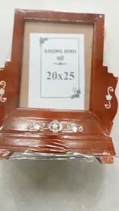 Khung ảnh thờ gỗ cao cấp có chân đế 20x25 mẫu đẹp chắc chắn