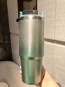 🔥งานดีที่สุด ของแท้  แก้วเก็บความเย็นได้จริง จุได้ 890 ml. รุ่นเคลือบกากเพชร มี 4 สี ด้านในทำจากสแตนเลส 304 สินค้าคุณภาพดี