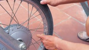 Vòi bơm lốp xe 2 đầu búa ( Dài 29cm )