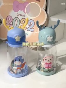 Bình Nước Hoạt Hình Dể Thương Sừng Hươu 600ml Chống Sặc Kèm sticker Tặng Dây Đeo Cho Bé Mang Đi Học Đi Chơi.