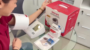 เครื่องวัดความดันต้นแขนแบบดิจิตอล Sinocare  Blood Pressure Monitor รุ่น BA-820 (รับประกันสินค้า 2 ปี)