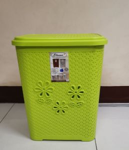 UNIGLOBAL Rattan Waved Laundry Basket with wheels and Cover# 1179