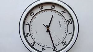 Jam Dinding Besar Murah Polos Minimalis Putih Hitam Merah Biru Diameter 30cm Ontime 565