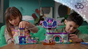 LEGO Disney Classic 43215 The Enchanted Treehouse Building Toy Set (1016 Pieces) Mainan Balok (7 Tahun+)