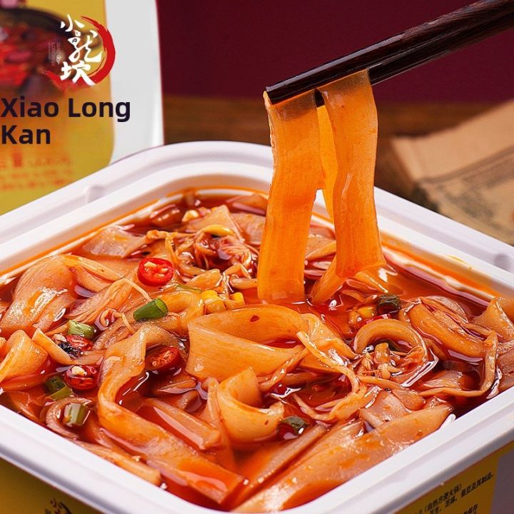 Convenient%20Self-Heating%20Hot%20Pot%20Noodles%20Vegetarian%20Meal%20in%20a%20Box%20Lazy%20Person's%20Quick%20Food%20Sichuan%20Style%20Home%20Use%20570g%20-%20Image%204