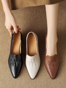 French Pointed Toe Flats Womens Mini Leather Shoes British Retro Grandma Shoes mid Heel Thick Heel Single Shoes Spring Autumn