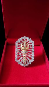 เข็มเพชราวุธล้อมเพชร ที่ระลึกวังพญาไท