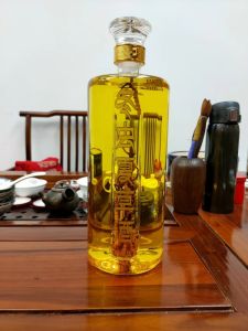 Thickened Glass Winter Caterpillar Summer Grass Wine Bottle Empty Bottle for Soaking Wine High End Baijiu with Leather Box Packaging