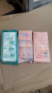 Khăn giấy ướt mini bỏ túi tiện lợi dễ thương (1 bịch có 8 gói nhỏ)