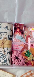 Hampers Kado Cewek Stationery Totebag Dompet - Gift Box Ulang Tahun Wisuda by Mocchiato