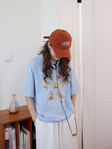 เสื้อยืดคอกลมแขนสั้นผ้าฝ้ายลายพิมพ์ลายสีบล็อกสำหรับผู้หญิงในฤดูร้อน สไตล์วิทยาลัย เสื้อผ้าทำงานสไตล์ญี่ปุ่นและเกาหลีใต้