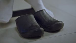 Sepatu Sandal Chef Tahan Panas & Desain Ergonomis