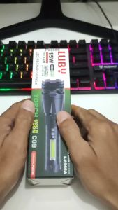 Senter LED Super Terang Bisa Zoom Multifungsi LUBY L8966A