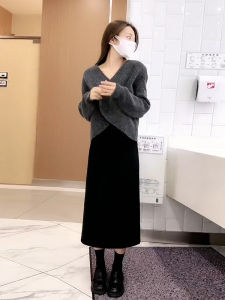 ชุดเสื้อสเวตเตอร์และกระโปรงสั้นแบบหลวมๆ คอวี แขนยาว ทรงหลวม สำหรับผู้หญิง ชุดสองชิ้น สไตล์เกาหลี ฤดูใบไม้ร่วง 2024