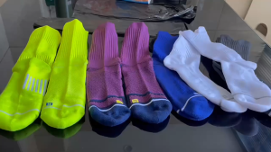 Kaos Kaki Panjang Olahraga Sepakbola Basket Lari dan Anti Bakteri Tebal Menyerap  Variasi Warna Hitam Putih Unggu Kuning dan Biru