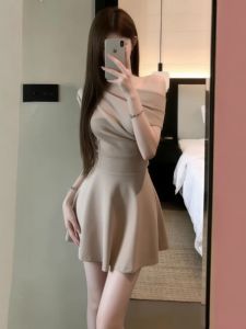 CHANGTONG | Retro Unique Off-Shoulder Waist-Cinching Slimming Stylish Dresses