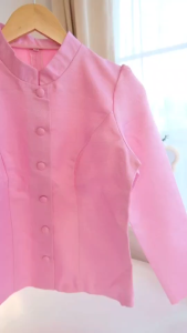 โปรโมชั่นราคาพิเศษ!! เสื้อไหมลาวมีดอกไม้ สีกรม