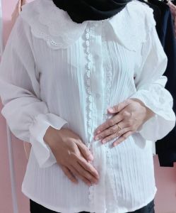 เสื้อแฟชั่นมุสลิม เสื้อแขนยาว ผ้าร่อง ลูกไม้ (สีผ้าจากหุ่นค่อนข้างซีดจากสีจริง)