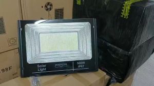 Đèn Năng Lượng Mặt Trời 500W Mẫu Báo Pin Mới Chiếu Sáng Sân Vườn