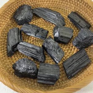 1PC Black Natural Tourmaline Rough Stone - Crystal For Home Decor Ideal Gift for Accessories Raw Crystal Rough Stone Display