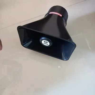 Alarm stasiun kereta api buat rem atau atret