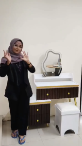 Meja Rias MR Kitty 03 Cermin Lampu Furniture