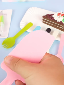 10PCS Cake Plate Fork Knife Set Disposable Plastic Birthday Cutlery with Serrated Cake Knife