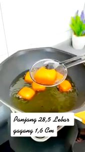 Saringan Penjepit Gorengan 2 in 1 / Jepitan Gorengan Tirisan Minyak /Alat Masak Serbaguna