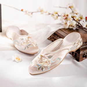 2024 Spring and Summer Old Beijing Cloth Shoes Womens Pointed-Toe Soft Bottom Retro Closed Toe Embroidered Slippers Chinese Ancient Style Cheongsam Shoes