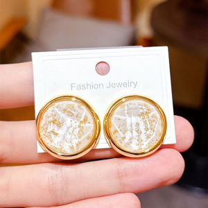 French Vintage round Gold Sandflow Earrings Women Elegant High-End Lightweight Luxury White Fashionable Ear Jewelry