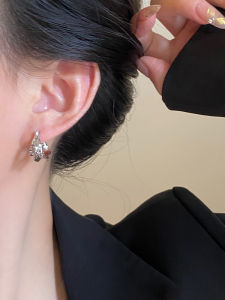 Irregular Banana Leaf Stud Earrings Metal Style Womens Simple Circle High-End Sensation Lightweight Luxury Drop Earrings