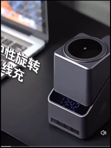 ของขวัญระดับไฮเอนด์ใหม่ 4 ใน 1 หมุนนาฬิกาชาร์จไร้สายที่มี 180 °หมุนหน้าจอสัมผัสแม่เหล็กชาร์จไร้สาย