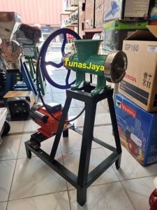 Mesin Pelet ikan Daging Kacang Pecel Bumbu No32+Mesin Dinamo Listrik