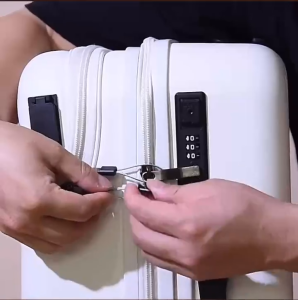 Vali mẫu mới 2025 thời trang dành cho nam nữ có cổng USB xạc pin mở phía trước