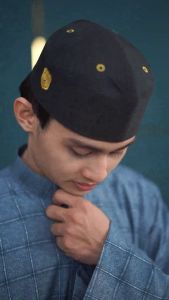 โต๊ปแขนยาวผู้ชาย เหมาะสำหรับใส่ละหมาดออกงานอิสลามหรือรับแขกผู้ใหญ่ เพิ่มความสะอาดให้ถูกต้อง รุ่น AE53