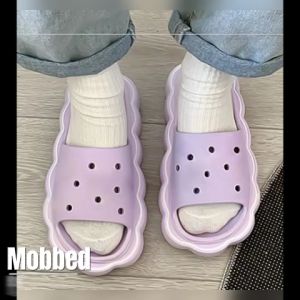 DMshoes ส่งในไทย🇹🇭รองเท้าเตะแบบสวม รองเท้าแฟชั่น มาพร้อมทรงหยักน่ารักเก๋ๆระบายอากาศได้ดี สีสันน่ารักมีถึง4สี เบาสบายไม่ไหวมาตำกันด่วนๆ💞