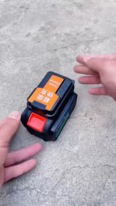 Đế chuyển chân pin Makita thông dụng sang USB sạc dự phòng 2 đầu sạc nhanh