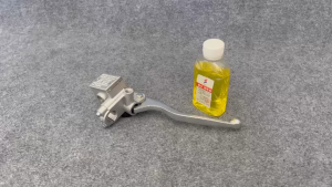 Tay thắng kèm bình dầu Suzuki GZ150A