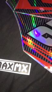 Desain Grafis Motor CRF: Stiker Full Body Merah Hitam Karbon & Decal Hologram