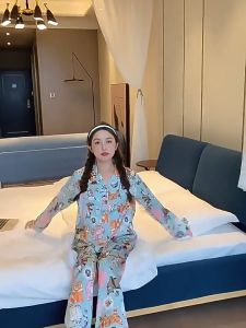 ชุดนอนเสื้อสเวตร์ถักแขนยาวฤดูใบไม้ผลและฤดูใบไม้ร่วงของผู้หญิงผ้าไอซ์เมชูนิยมชูฐานสีแดงลม ล่าสุด 30 วันสัปดาห์