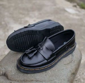sepatu kasual slip on loafer sepatu terlaris pria dan wanita