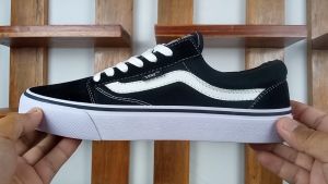 Sepatu Sneakers Wanita Vans Old School Kanvas Premium Foxing Karet Anti Licin Murah