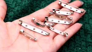 GIDA ตะขอเงิน เข็มกลัดสีเงิน แป้นยาว สำหรับติดโบว์ ดอกไม้ ติดบานเสื้อผ้า เข็มติดเสื้อ 2 ขนาด 2cm / 2.5cm ใช้งานสะดวก