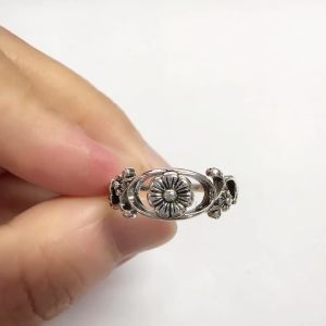Huitan Vintage Khắc Rỗng Nhẫn Hoa Cho Nữ Thiết Kế Thẩm Mỹ Cổ Điển Tiệc Kỷ Niệm Phụ Kiện Trang Sức