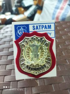 pin lencana satpam silver ukuran sedang 4 cm