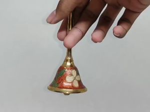 กระดิ่ง สายมู บูชาเทพ กระดิ่ง ทองเหลือง กระดิ่งด้ามจับ กระดิ่งพิธี  หล่อ หนา เรียบ เสียงใส จากประเทศอินเดีย ปากกว้าง2นิ้ว HB-803