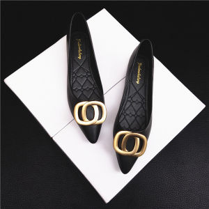 รองเท้าส้นแบนหัวแหลมพื้นนุ่มสำหรับผู้หญิง สีดำ รองเท้าหนังยางสวมใส่สบาย รองเท้าแฟชั่นฤดูใบไม้ร่วง รองเท้าบิดเบือนสไตล์เกาหลี